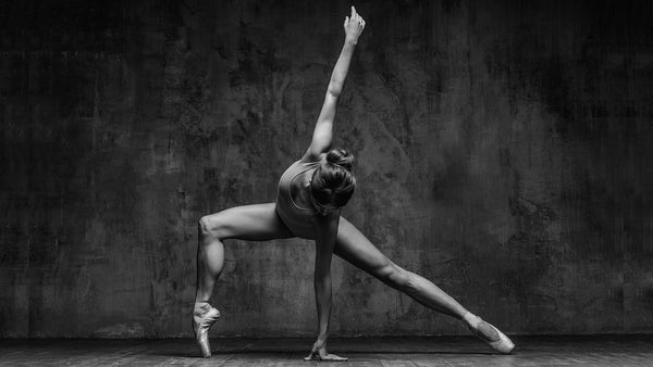 Dancer in leotard and pointe shoes